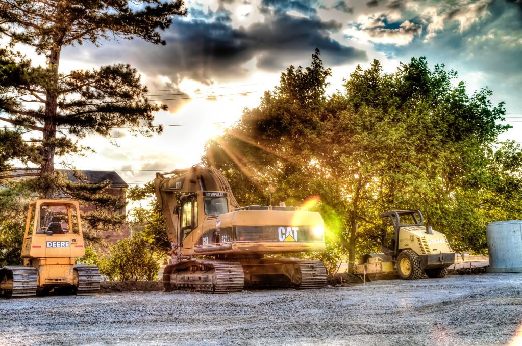 IMAGE: http://i634.photobucket.com/albums/uu64/DanielFrankPhoto/IMG_9941_2_3_tonemapped.jpg