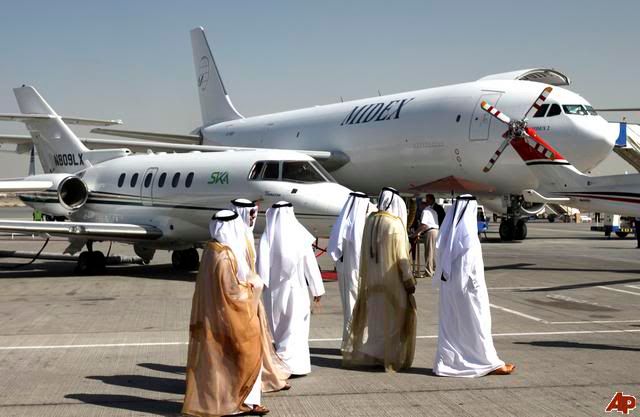arab men photo:  emirates-dubai-airshow-2009-11-15-9-11-33.jpg